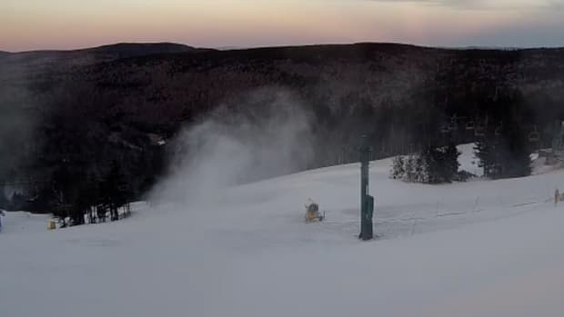 VIDEO: Mono-Skier Sends Massive Front Flip Into Powder - Unofficial Networks