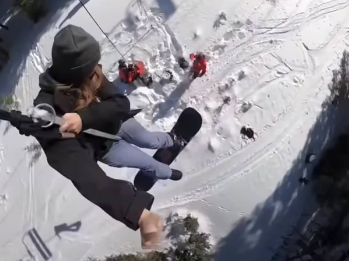 YouTuber Documents Chairlift Evacuation Experience - Powder