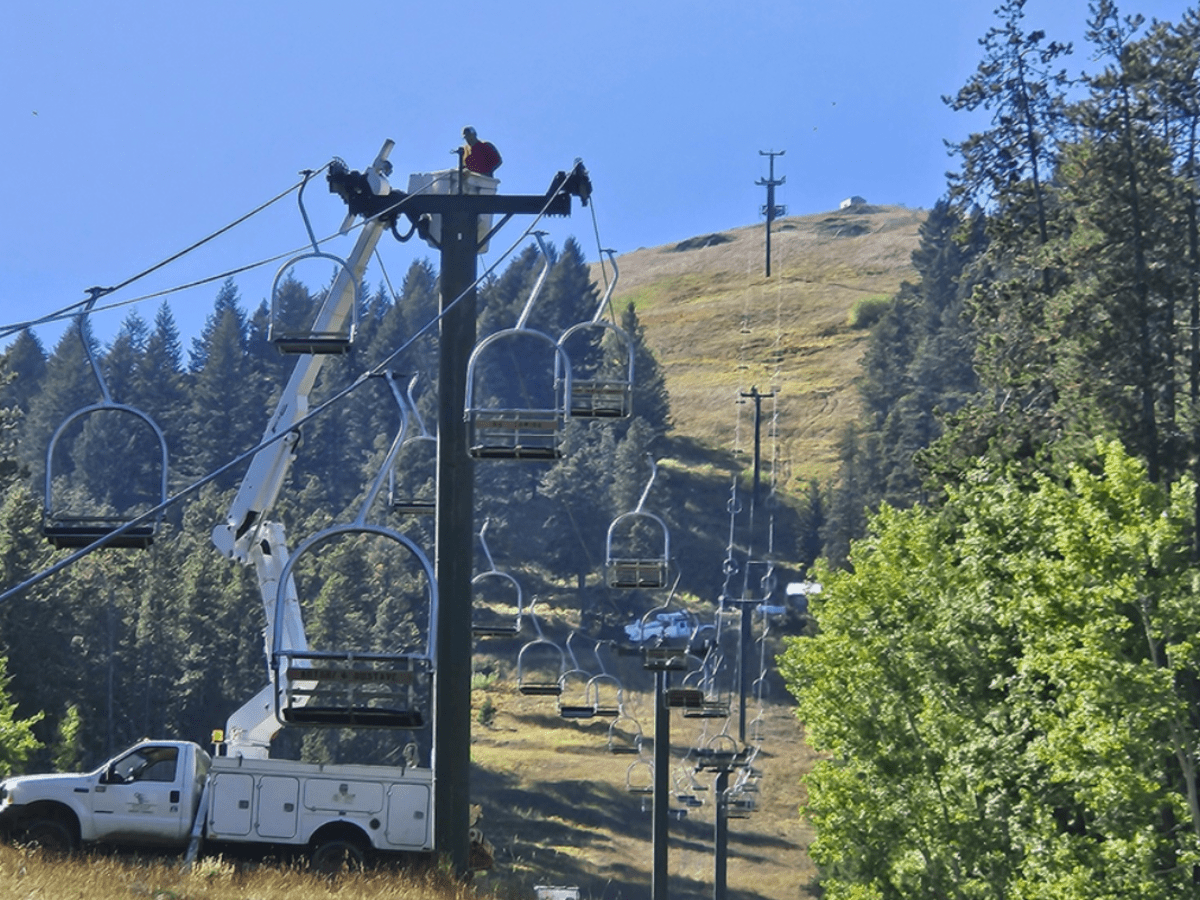 Montana Ski Area Thanks Volunteers For Amazing Work On Chairlift