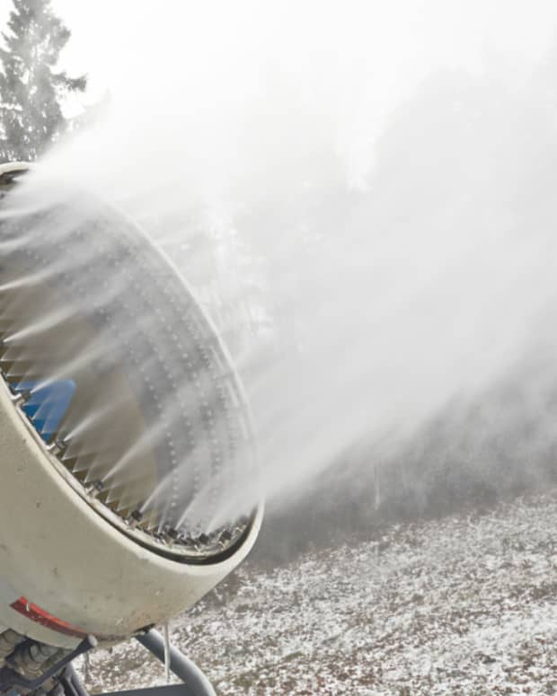 NY Ski Resort's Snowmaking Roars Back To Life - Powder