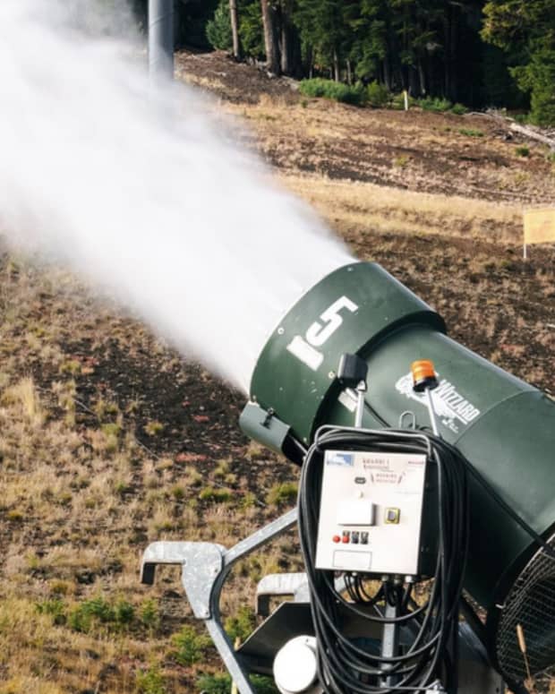 NY Ski Resort's Snowmaking Roars Back To Life - Powder