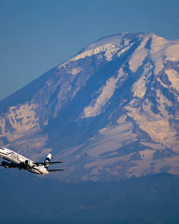 Alaska Airlines Mt. Rainier, Washington, in background