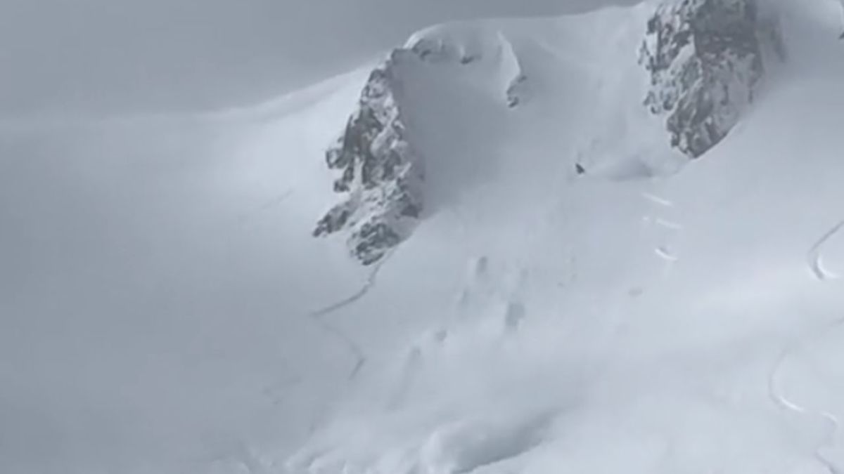 Look Skiers Trigger Huge In Bounds Avalanche On Iconic Run Powder 0588