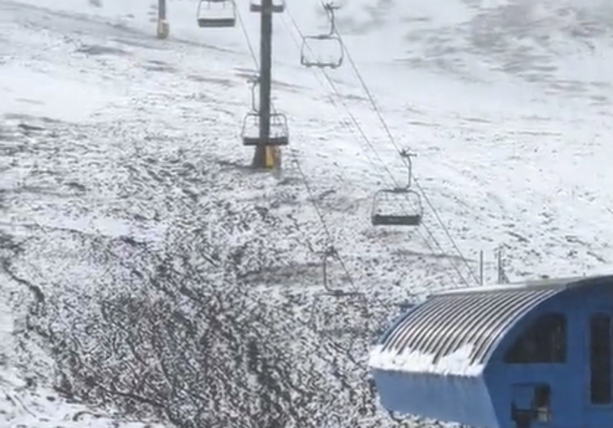 Oregon Ski Resort Closes Operations Due To Summer Snow Storm