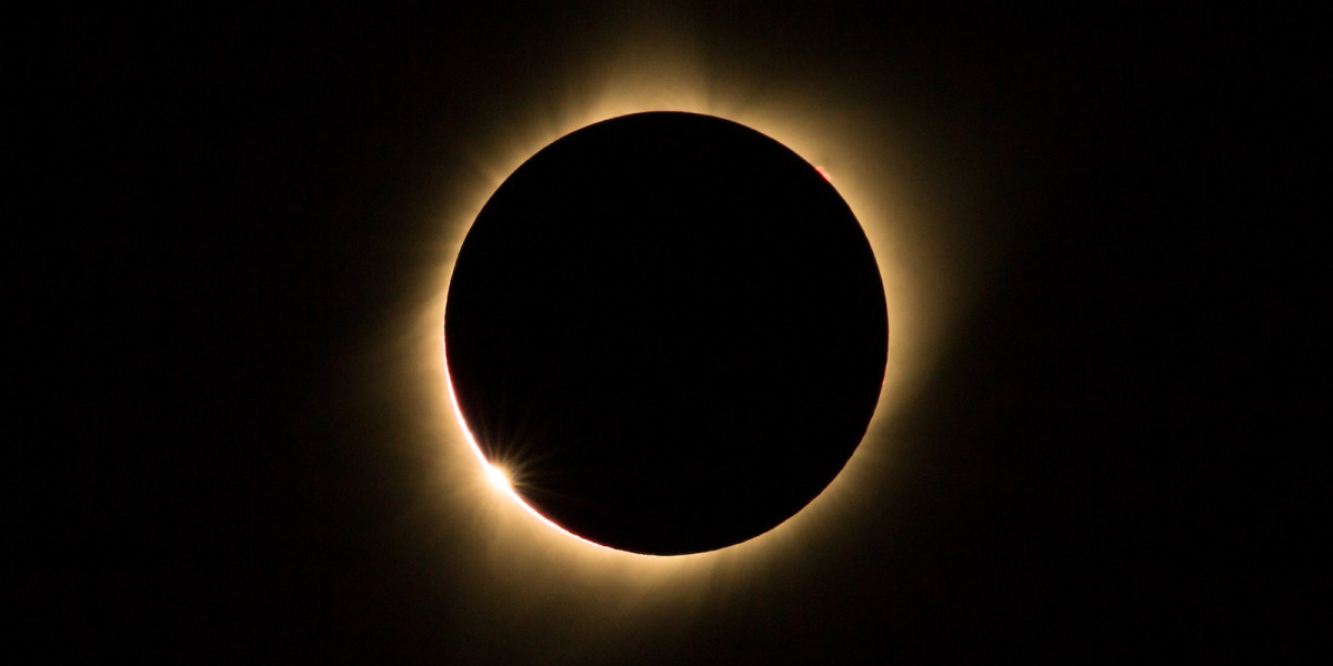 Powderchasers: Chasing the Eclipse in New England to Ski Into Darkness ...