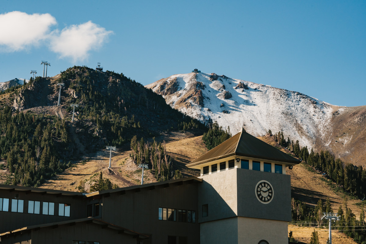 Video Mammoth Mountain, California Dusted by Surprise September Snowfall