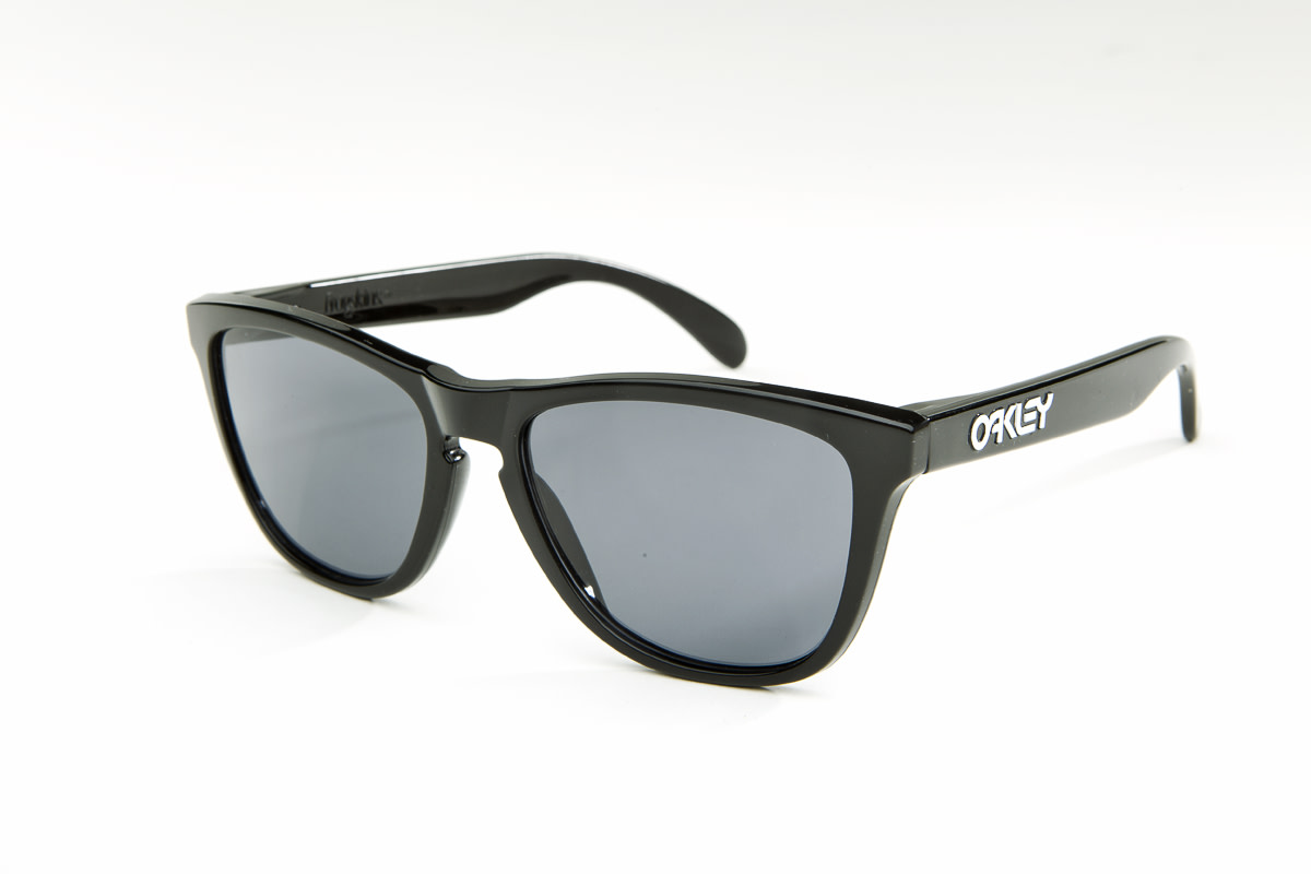 oakley sunglasses vs ray ban
